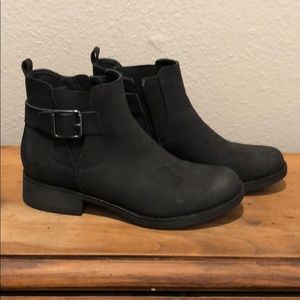 Women’s black ankle booties
